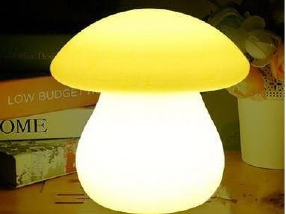 Colour Changing Mushroom (interchangeable Eu/uk Adapter)