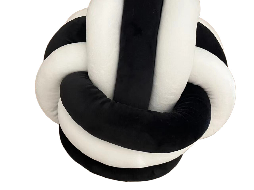 Cuddle Ball : Black And White